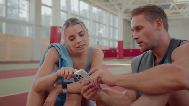 Lifter saving a workout video from TikTok between sets at the gym